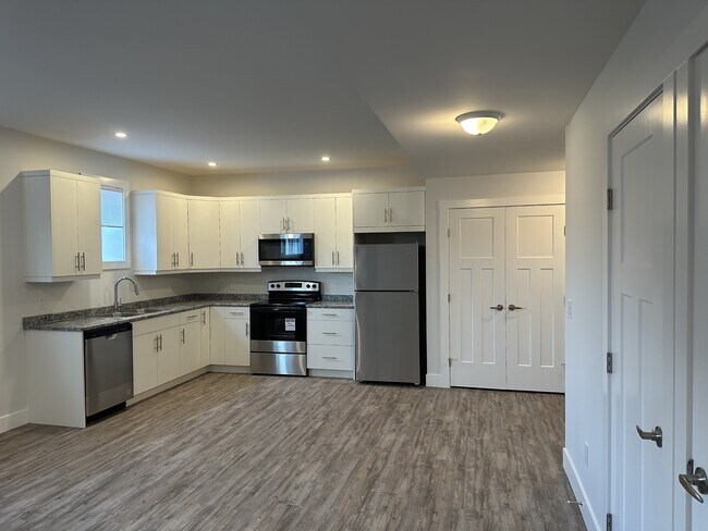 Photo du bâtiment - 8215-B-881A 81a St