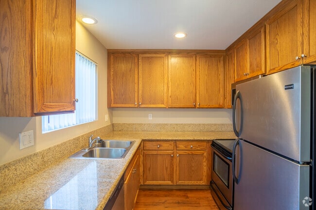 2 BR, 1 BA - 802 SF - Town Center Apts