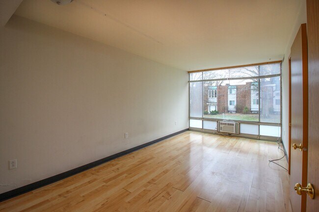 Foto del edificio - 2BR/1BA Apartment - Near Campus - Swift access to Class! WATER INCLUDED! $1,000/MO