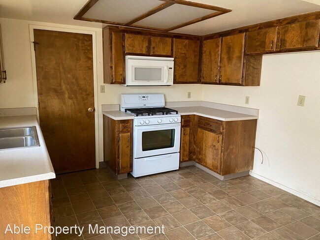 Building Photo - 2831 Steensen St