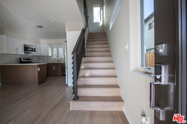 Foto del edificio - 4922 Laurel Canyon Blvd