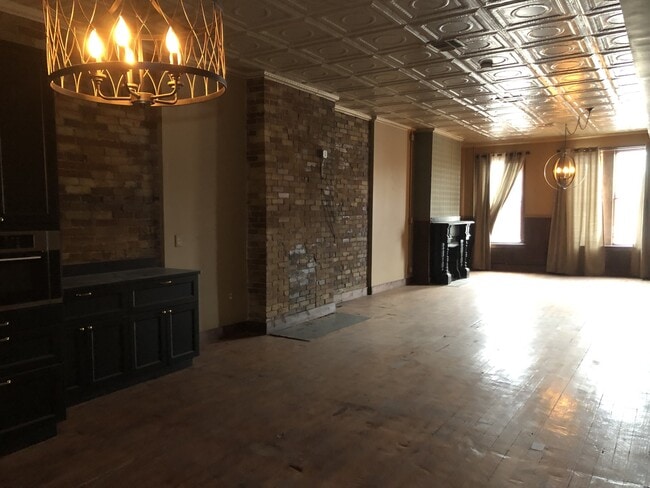 Building Photo - 2222 E Carson St