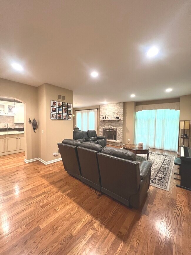 Foto del edificio - 1231 Caroline Ct