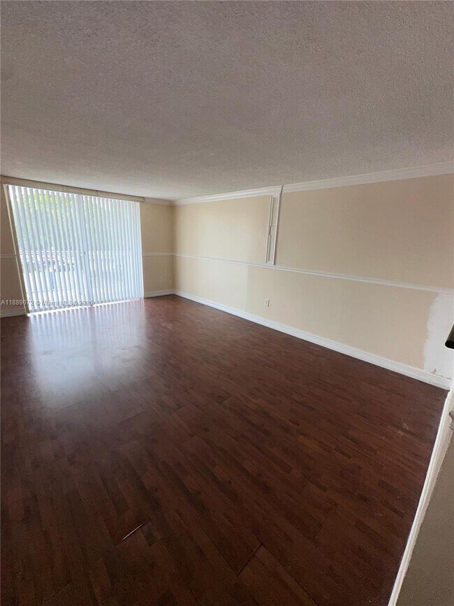 Foto del edificio - 498 NW 165th St