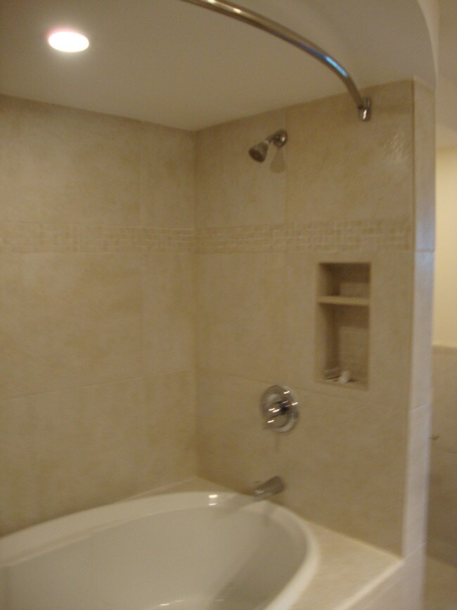 Foto del edificio - 750 NE Spanish River Blvd