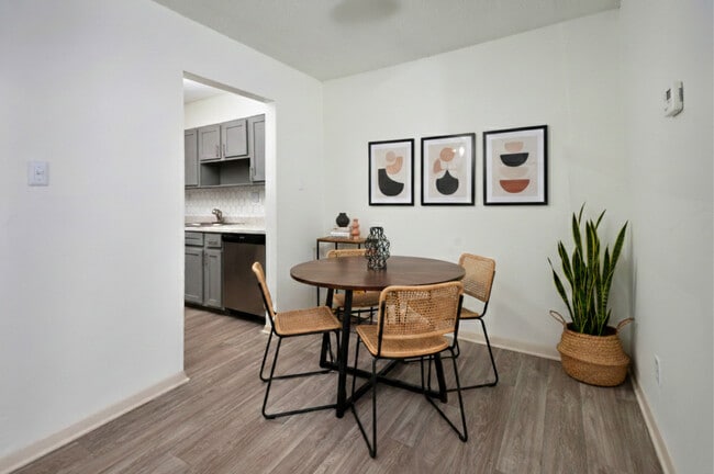 Building Photo - Chateau Apartments