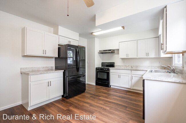 Building Photo - 3 br, 1 bath House - 422 Gascoigne Drive