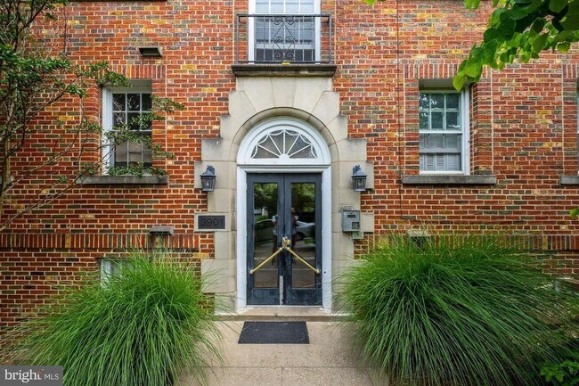 Fachada del edificio de condominios - 3901 Fulton St NW