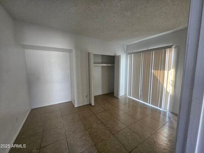 Foto del edificio - 2801 E Monte Cristo Ave