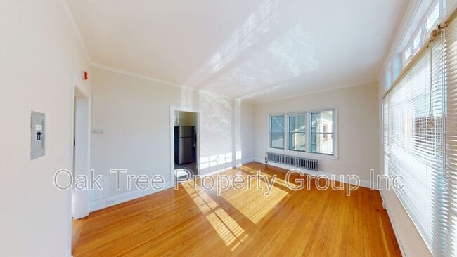 Building Photo - 450 40th St