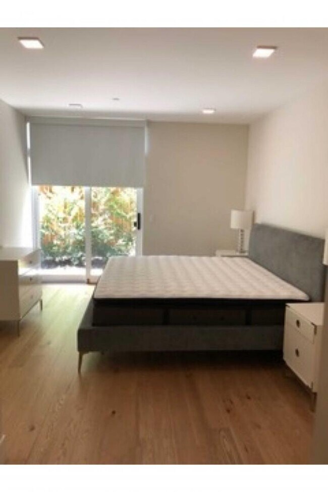 Building Photo - 2 bedroom in Palo Alto CA 94301