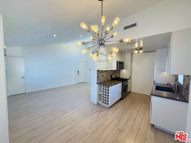 Foto del edificio - 1237 N Ogden Dr