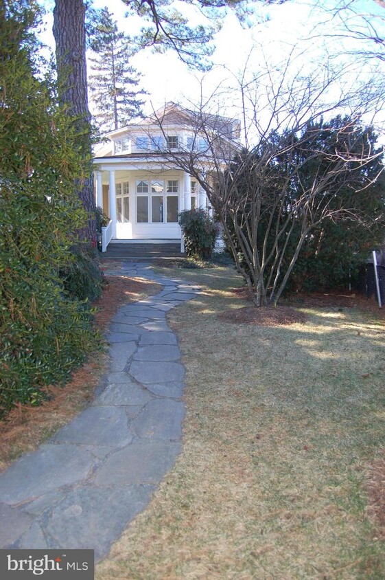 Primary Photo - 1930 N Roosevelt St