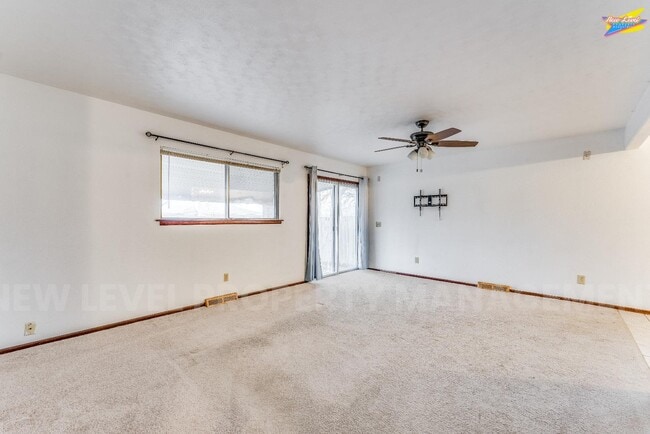 Building Photo - 8410 E Castle Dr