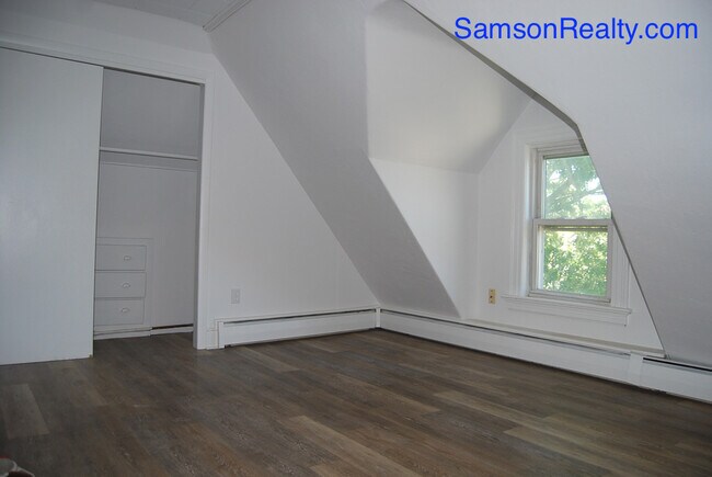 Building Photo - 248 Waterman St