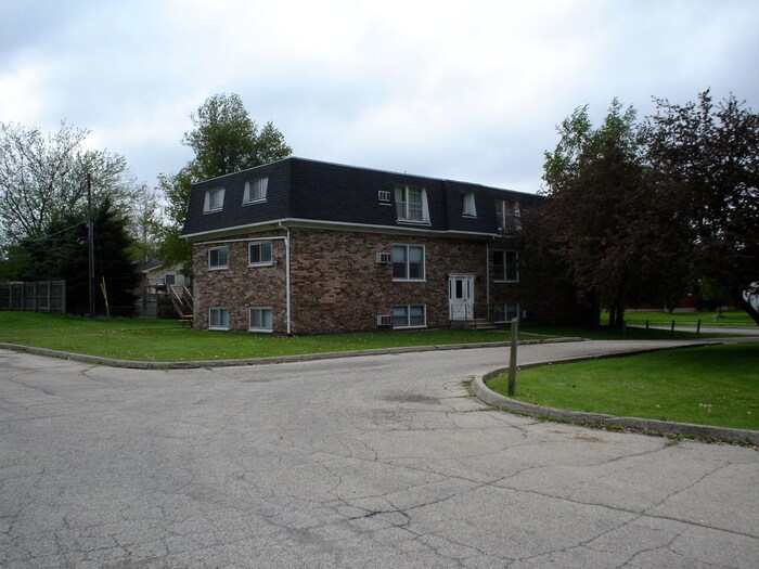 2221 Fairland Dr, Sycamore, IL 60178 Apartment for Rent in Sycamore