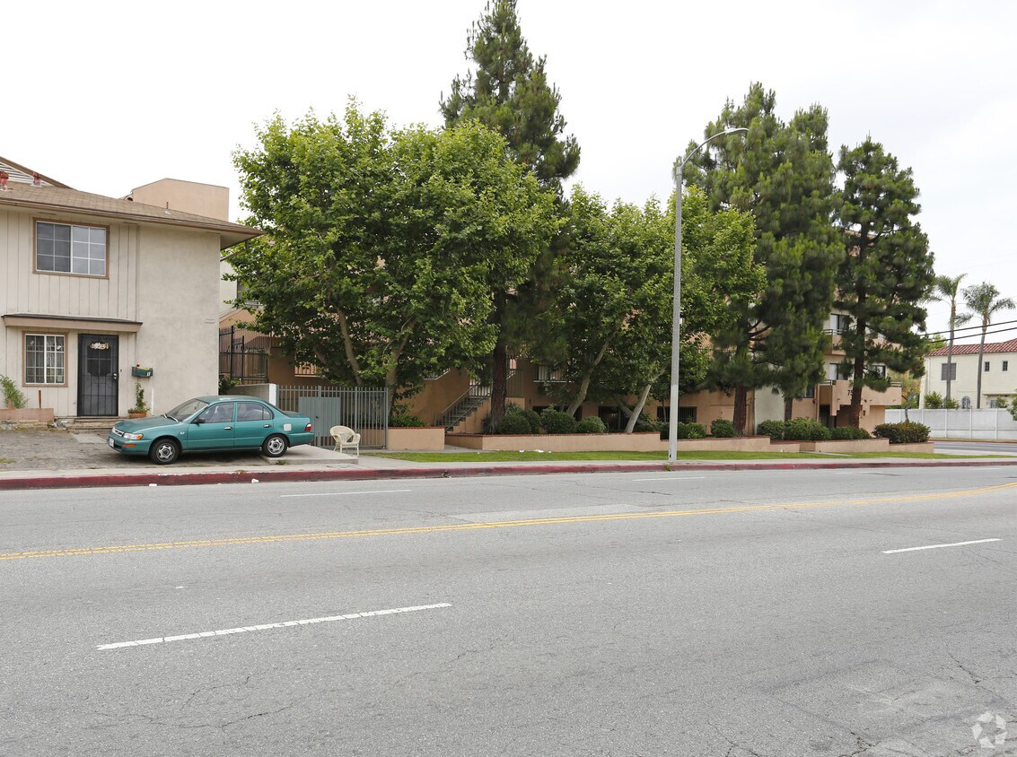 Foto del edificio - 750 S Crenshaw Blvd