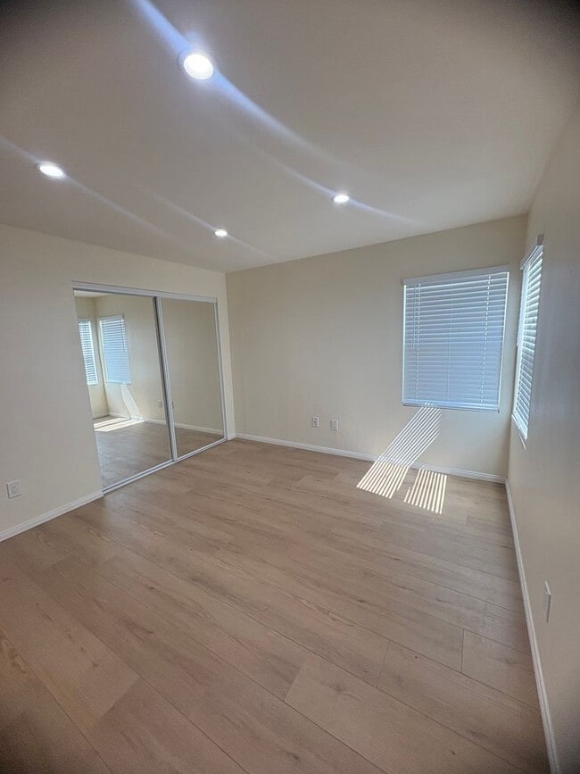 Building Photo - Oxnard - Single story, fully updated, two ...