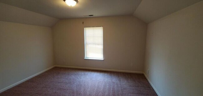 Building Photo - 2482 Overlook Ave
