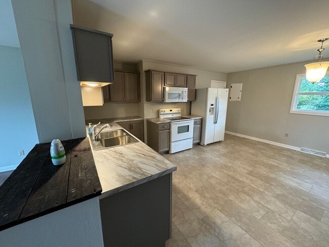 Foto del edificio - Hampton Dr