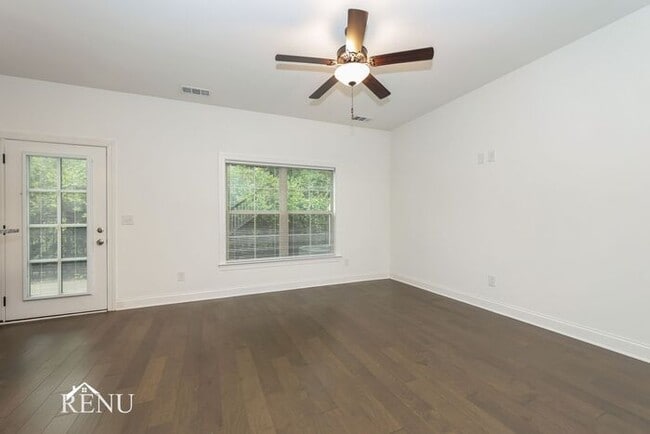 Foto del edificio - 3319 Old Hickory Blvd