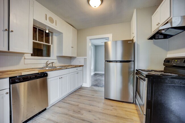 Foto del edificio - Freshly Updated 2 Bedroom House