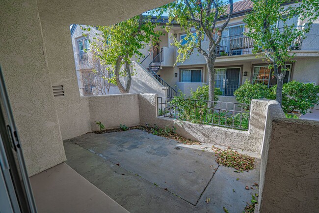 Building Photo - Charming 2-Bedroom Double Master Condo in ...