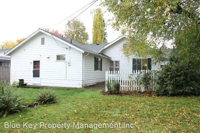 Foto del edificio - 4 br, 3 bath House - 5670 SW Lombard Ave