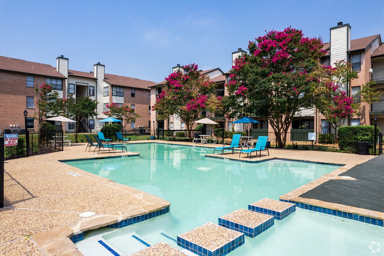 Brook Meadow Village Apartments in Austin, TX