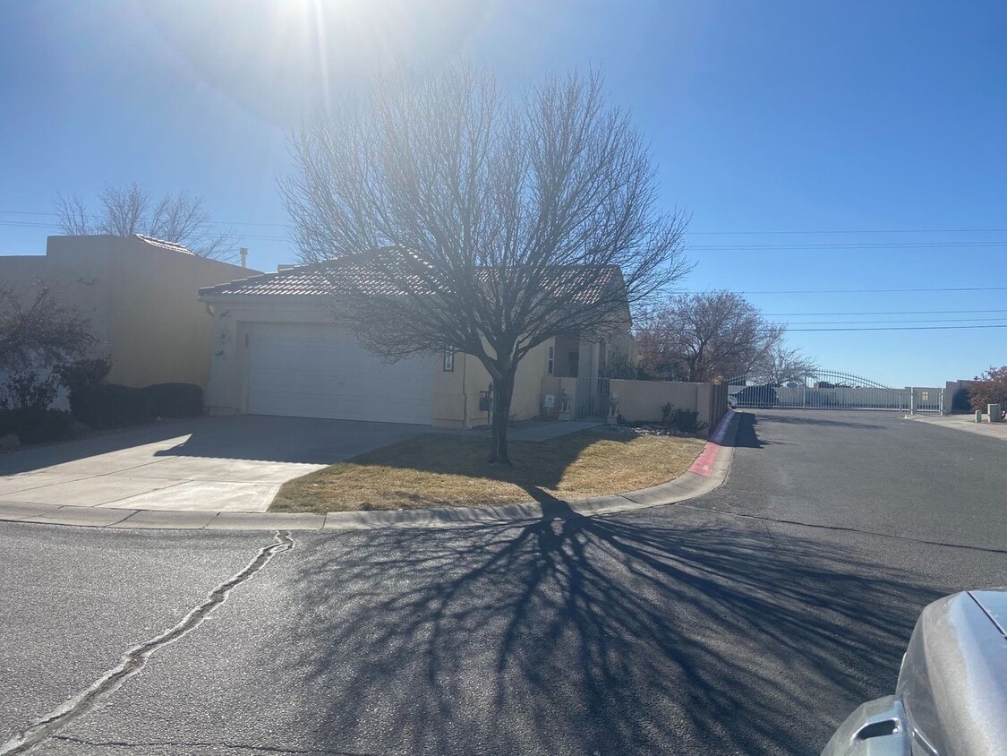 Primary Photo - Gate community charming two bedroom two ba...