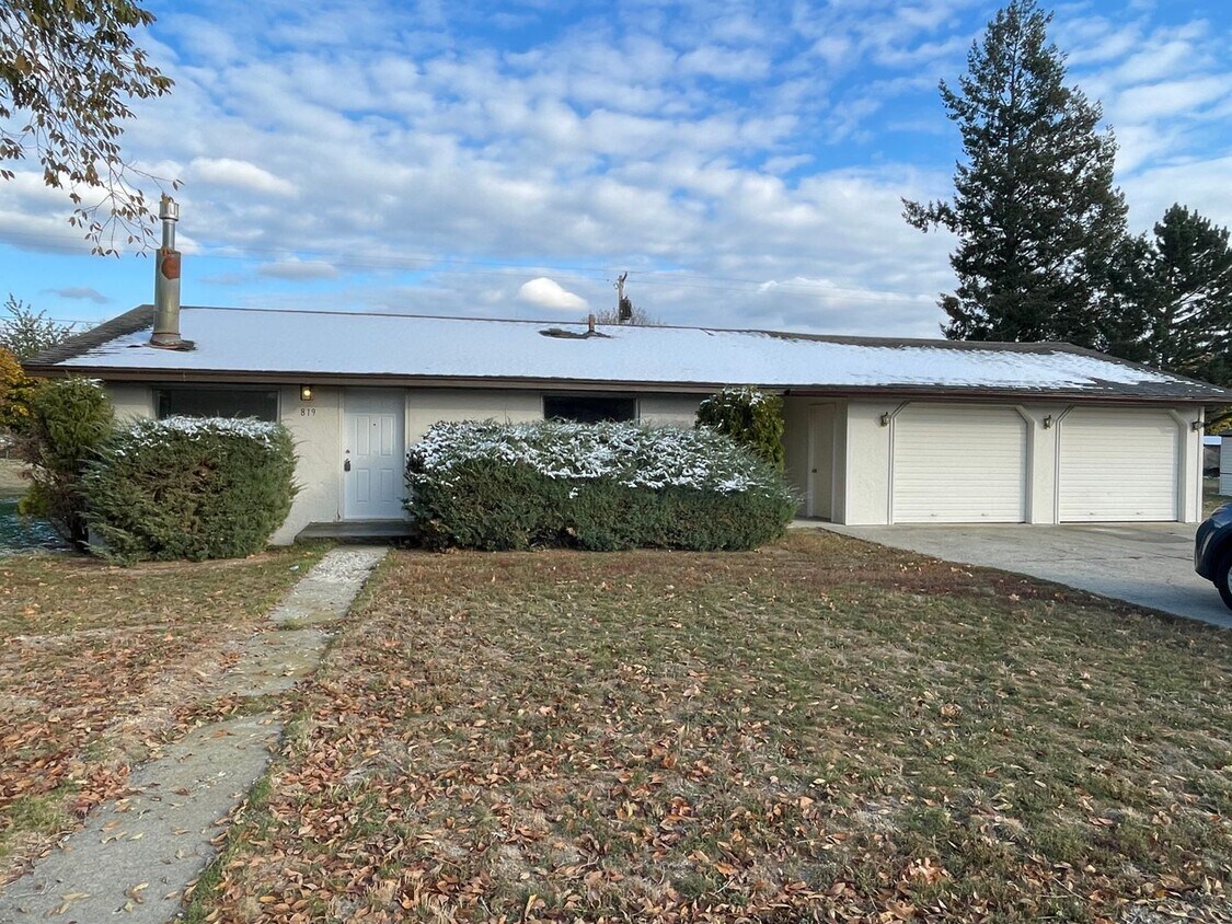 819 S Lundstrom St, Airway Heights, WA 99001 House Rental in Airway