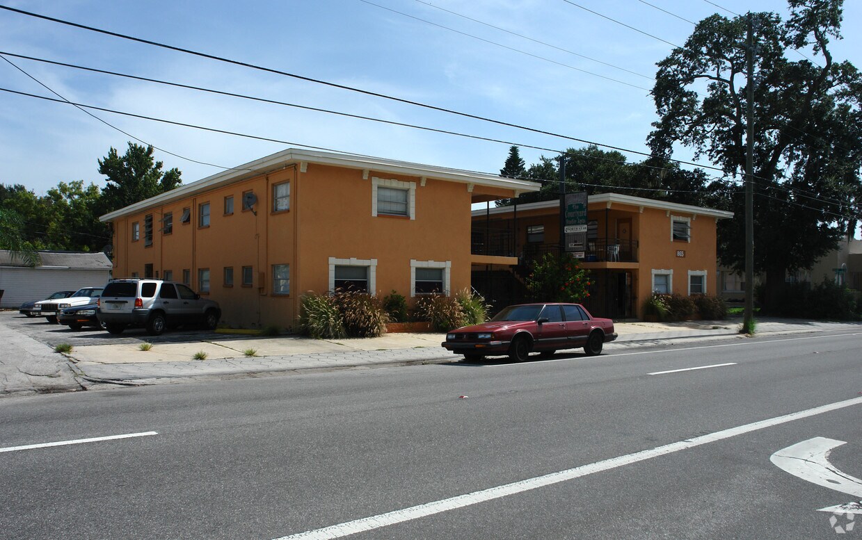 The Courtyard Apartments - Fifth Avenue Courtyard