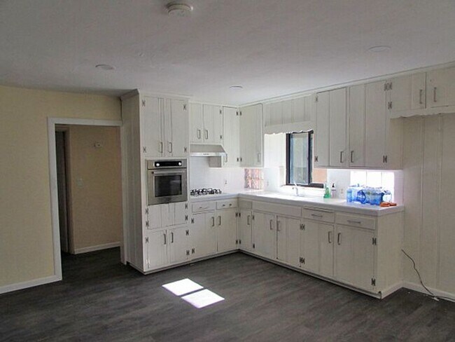 Foto del edificio - 2BR w/ In-Unit Laundry, Fireplance & A/C in Yucaipa