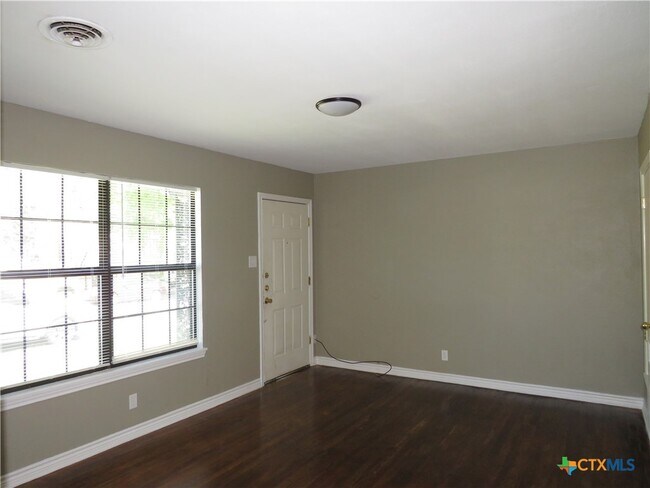 Foto del edificio - 504 McArthur Dr