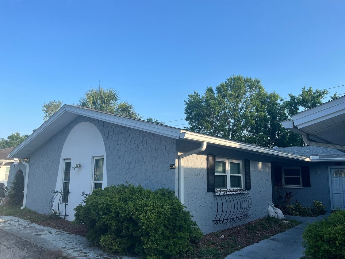 Primary Photo - 2/1 UPDATED UNIT in a Triplex
