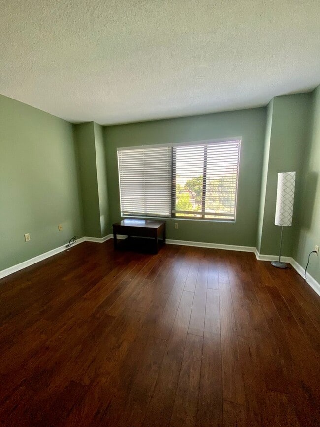 Building Photo - 2 Bedroom 2 Bathroom Unit @ Park Circle