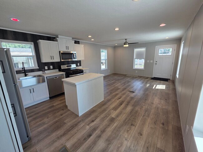 Foto del edificio - 39500 Warren Rd
