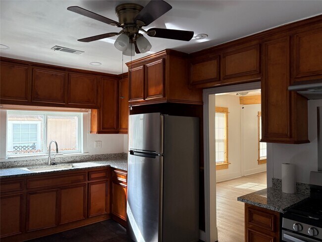 Foto del edificio - 9210 E Ave O