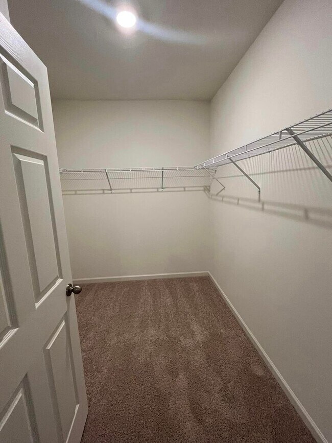 Foto del edificio - Brand New, Never Lived In