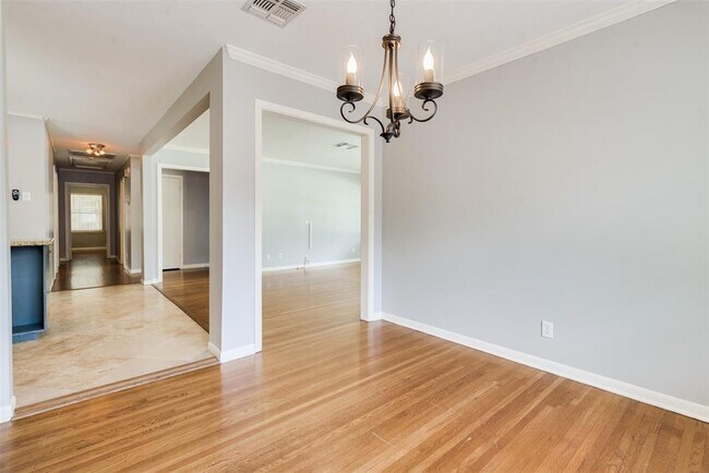 Building Photo - 8906 Bace Dr