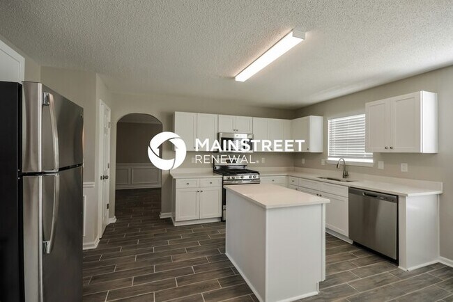 Building Photo - 6 Bedroom Pet-Friendly Home in COVINGTON, GA with Main Street Renewal