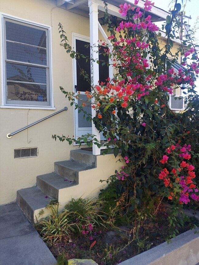 Building Photo - 2508 1/2 Hermosa Ave