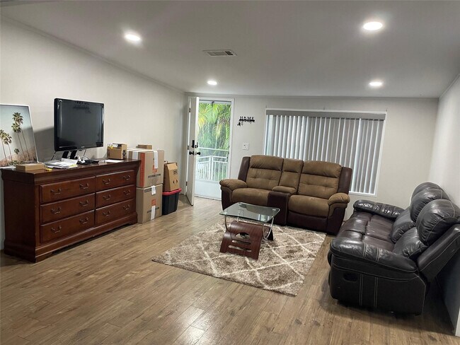 Foto del edificio - 5859 SW 29th Ave