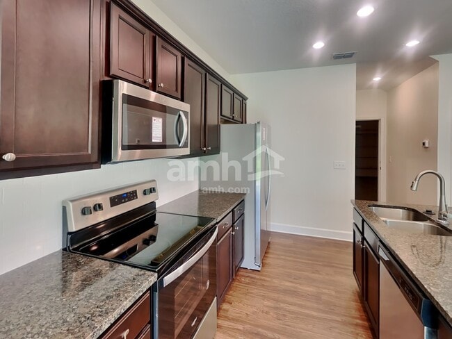 Foto del edificio - 8571 Highfield Ave