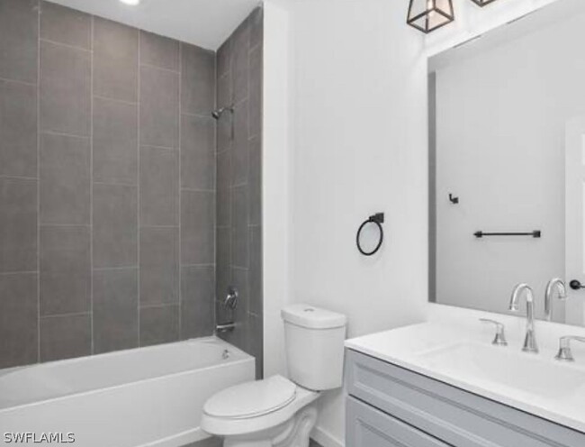Foto del edificio - 2416-2418 Lantana Ave S