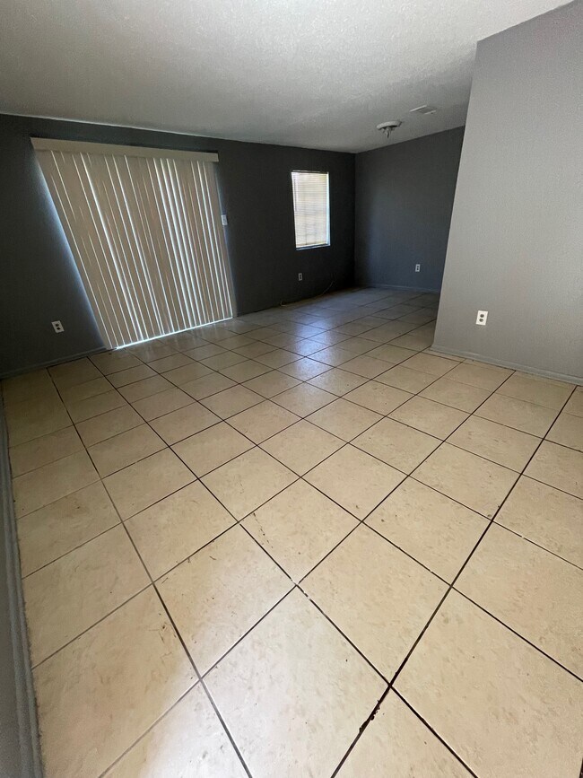 Foto del edificio - 948 E Monterey Ct