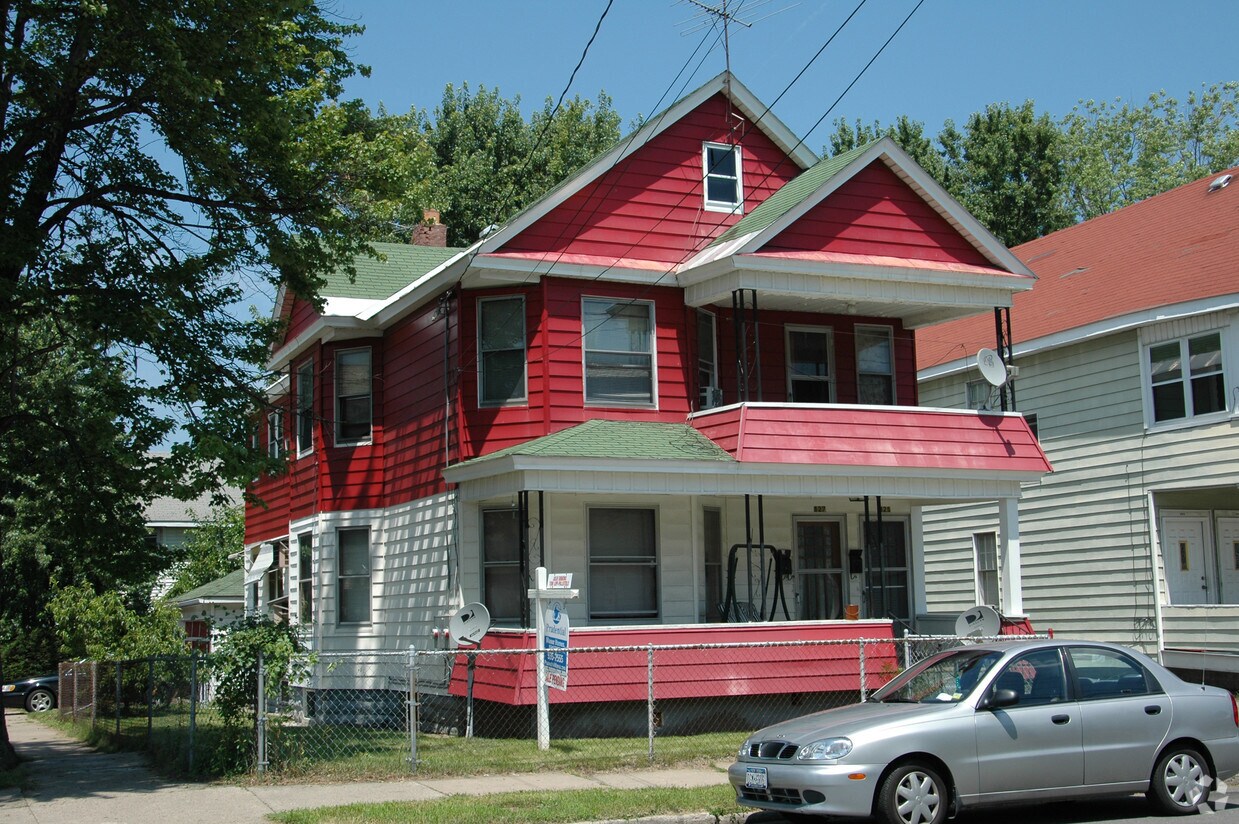 Building Photo - 825 Norwood Ave
