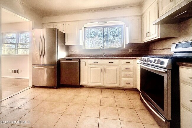 Foto del edificio - 117 Greymoor Rd