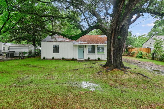 Building Photo - 3120 Matipan Ave