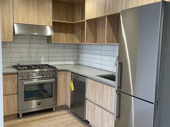 Foto del edificio - "Charming 1-Bed Oasis in the Heart of Astoria – Your Perfect Urban Retreat!"